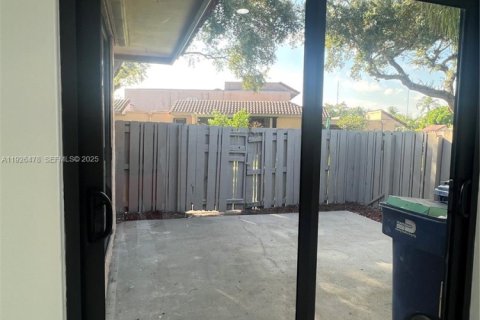 Townhouse in Miami, Florida 2 bedrooms, 124.95 sq.m. № 1985731 - photo 24