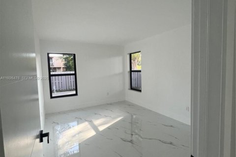 Townhouse in Miami, Florida 2 bedrooms, 124.95 sq.m. № 1985731 - photo 21