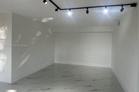 Townhouse in Miami, Florida 2 bedrooms, 124.95 sq.m. № 1985731 - photo 27