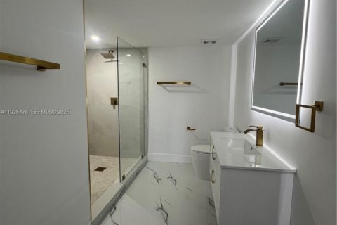 Townhouse in Miami, Florida 2 bedrooms, 124.95 sq.m. № 1985731 - photo 16