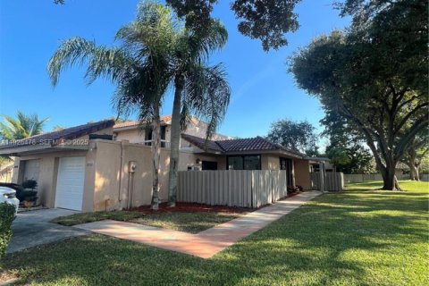 Townhouse in Miami, Florida 2 bedrooms, 124.95 sq.m. № 1985731 - photo 3