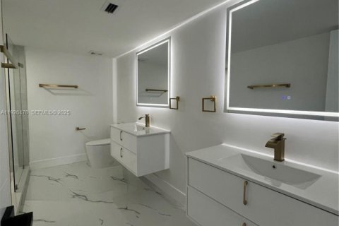 Townhouse in Miami, Florida 2 bedrooms, 124.95 sq.m. № 1985731 - photo 15