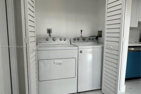 Townhouse in Miami, Florida 2 bedrooms, 124.95 sq.m. № 1985731 - photo 29