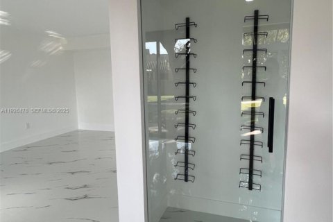 Townhouse in Miami, Florida 2 bedrooms, 124.95 sq.m. № 1985731 - photo 26