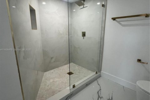 Townhouse in Miami, Florida 2 bedrooms, 124.95 sq.m. № 1985731 - photo 14