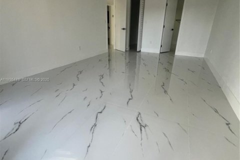 Townhouse in Miami, Florida 2 bedrooms, 124.95 sq.m. № 1985731 - photo 28