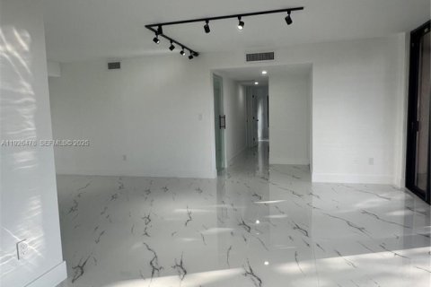 Townhouse in Miami, Florida 2 bedrooms, 124.95 sq.m. № 1985731 - photo 9