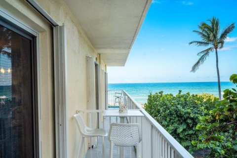 Condominio en alquiler en Palm Beach, Florida, 2 dormitorios, 109.81 m2 № 1188498 - foto 1