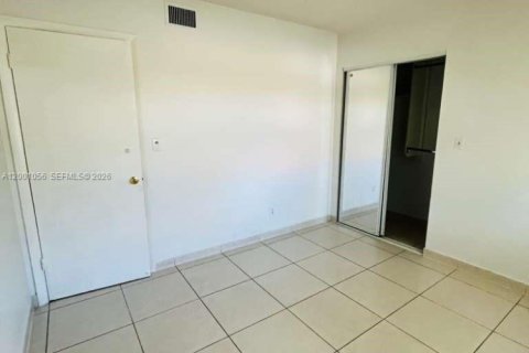 Снять в аренду квартиру в Халландейл-Бич, Флорида 2 спальни, 756.22м2, № 2065309 - фото 8