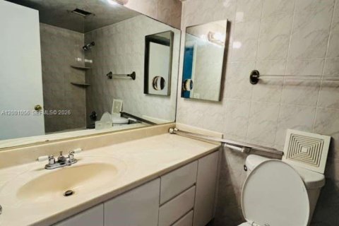 Снять в аренду квартиру в Халландейл-Бич, Флорида 2 спальни, 756.22м2, № 2065309 - фото 5