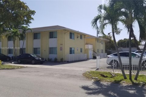 Снять в аренду квартиру в Халландейл-Бич, Флорида 2 спальни, 756.22м2, № 2065309 - фото 9