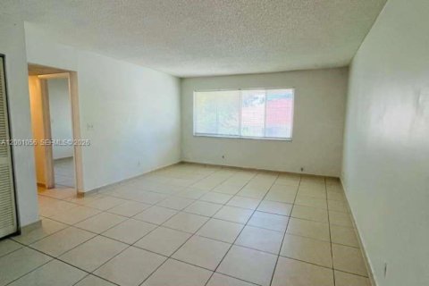 Снять в аренду квартиру в Халландейл-Бич, Флорида 2 спальни, 756.22м2, № 2065309 - фото 4