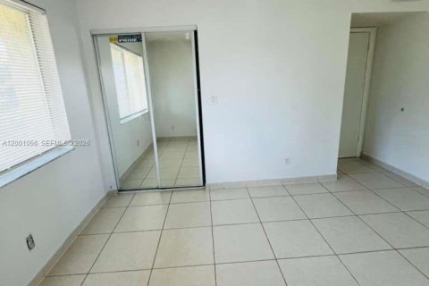 Снять в аренду квартиру в Халландейл-Бич, Флорида 2 спальни, 756.22м2, № 2065309 - фото 6