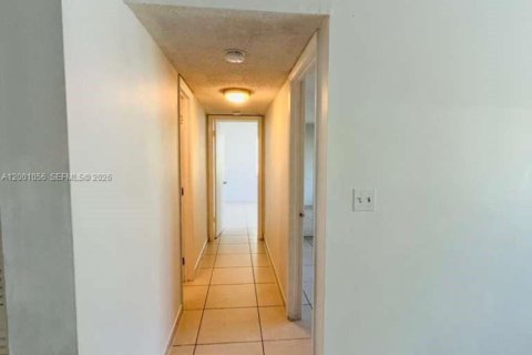 Снять в аренду квартиру в Халландейл-Бич, Флорида 2 спальни, 756.22м2, № 2065309 - фото 7