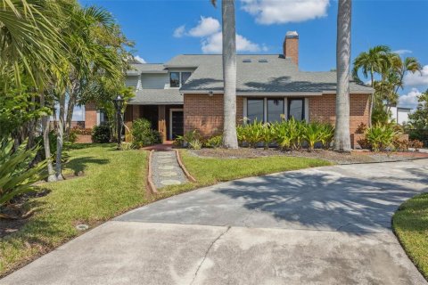 House in Apollo Beach, Florida 4 bedrooms, 258.08 sq.m. № 2093586