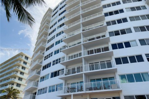 Copropriété à vendre à Pompano Beach, Floride: 2 chambres, 95.5 m2 № 2089717 - photo 27