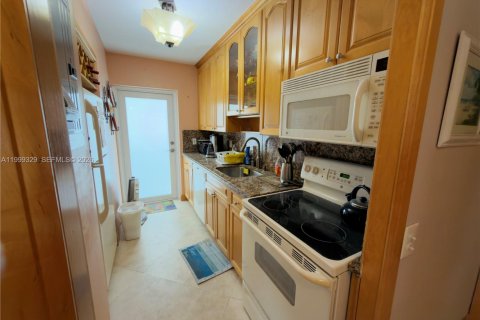 Copropriété à vendre à Pompano Beach, Floride: 2 chambres, 95.5 m2 № 2089717 - photo 18