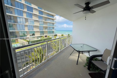 Copropriété à vendre à Pompano Beach, Floride: 2 chambres, 95.5 m2 № 2089717 - photo 2