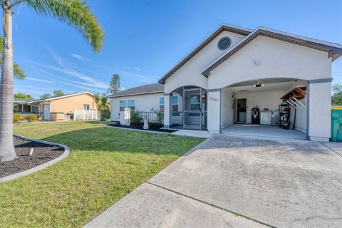 House in Port Charlotte, Florida 2 bedrooms, 99.22 sq.m. № 1217724 - photo 24