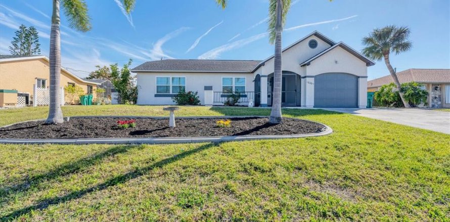 House in Port Charlotte, Florida 2 bedrooms, 99.22 sq.m. № 1217724