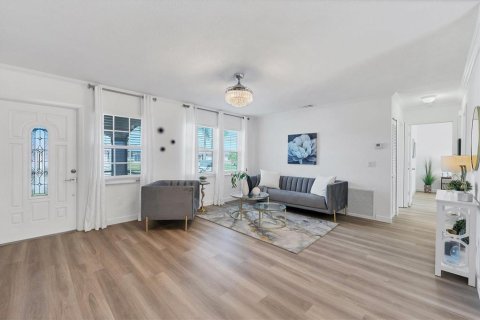 House in Port Charlotte, Florida 2 bedrooms, 99.22 sq.m. № 1217724 - photo 5