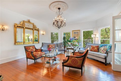 House in Orlando, Florida 6 bedrooms, 581.66 sq.m. № 1765205 - photo 9