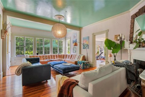 House in Orlando, Florida 6 bedrooms, 581.66 sq.m. № 1765205 - photo 17