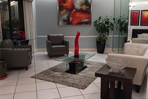 Copropriété à vendre à Pembroke Pines, Floride: 2 chambres, 102.19 m2 № 2040937 - photo 3