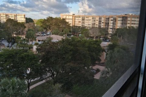 Copropriété à vendre à Pembroke Pines, Floride: 2 chambres, 102.19 m2 № 2040937 - photo 26