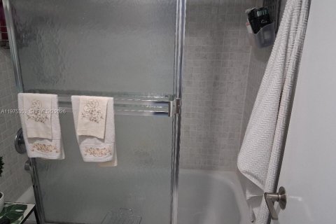 Copropriété à vendre à Pembroke Pines, Floride: 2 chambres, 102.19 m2 № 2040937 - photo 21