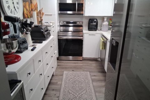 Copropriété à vendre à Pembroke Pines, Floride: 2 chambres, 102.19 m2 № 2040937 - photo 7