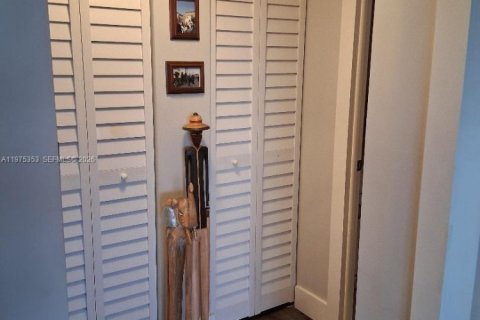 Copropriété à vendre à Pembroke Pines, Floride: 2 chambres, 102.19 m2 № 2040937 - photo 9