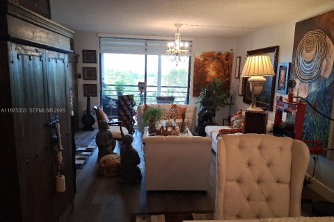 Copropriété à vendre à Pembroke Pines, Floride: 2 chambres, 102.19 m2 № 2040937 - photo 13