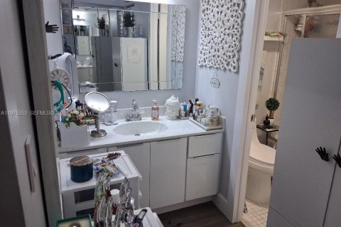 Copropriété à vendre à Pembroke Pines, Floride: 2 chambres, 102.19 m2 № 2040937 - photo 19