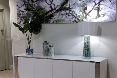 Copropriété à vendre à Pembroke Pines, Floride: 2 chambres, 102.19 m2 № 2040937 - photo 4