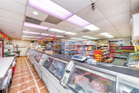 Commercial property in Miami, Florida № 1960479 - photo 24