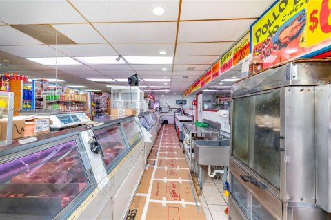 Commercial property in Miami, Florida № 1960479 - photo 20