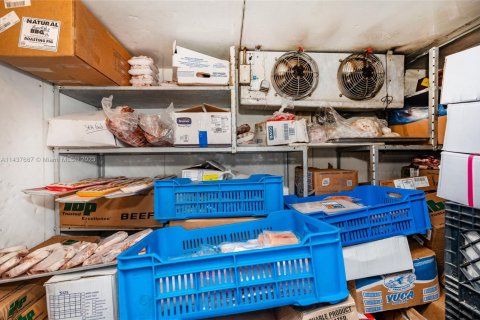 Commercial property in Miami, Florida № 1960479 - photo 19