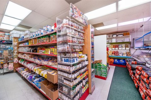 Commercial property in Miami, Florida № 1960479 - photo 28