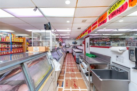 Commercial property in Miami, Florida № 1960479 - photo 21