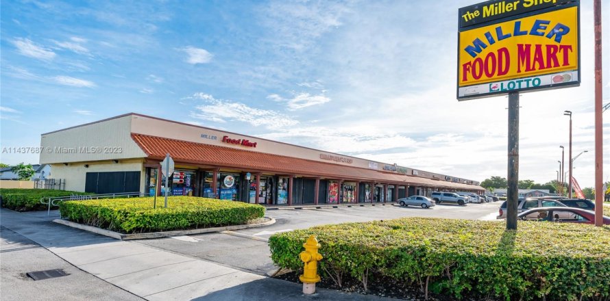 Commercial property in Miami, Florida № 1960479