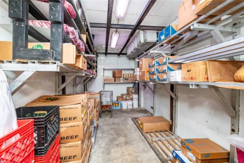 Commercial property in Miami, Florida № 1960479 - photo 18