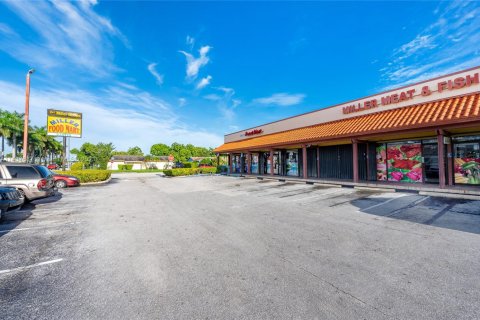 Commercial property in Miami, Florida № 1960479 - photo 2