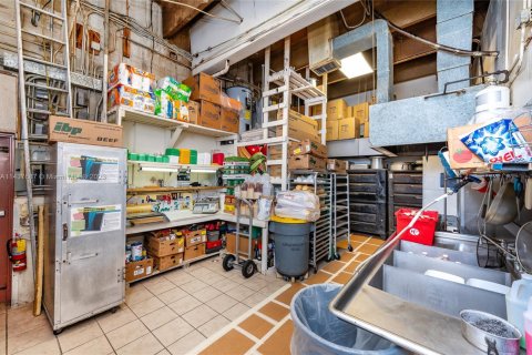 Commercial property in Miami, Florida № 1960479 - photo 14