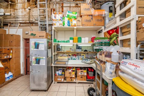 Commercial property in Miami, Florida № 1960479 - photo 15