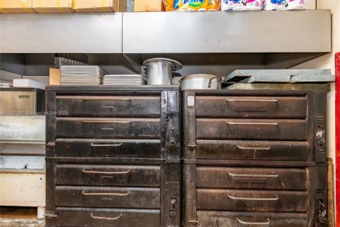 Commercial property in Miami, Florida № 1960479 - photo 16