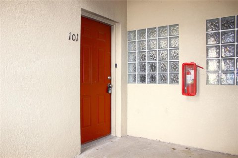 Condo in Riverview, Florida, 3 bedrooms  № 1900364 - photo 27