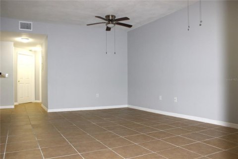 Condo in Riverview, Florida, 3 bedrooms  № 1900364 - photo 2
