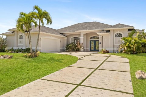 House in Port Charlotte, Florida 3 bedrooms, 206.34 sq.m. № 2183473