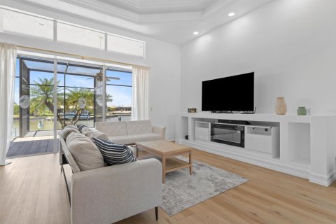 House in Port Charlotte, Florida 3 bedrooms, 206.34 sq.m. № 2183473 - photo 8